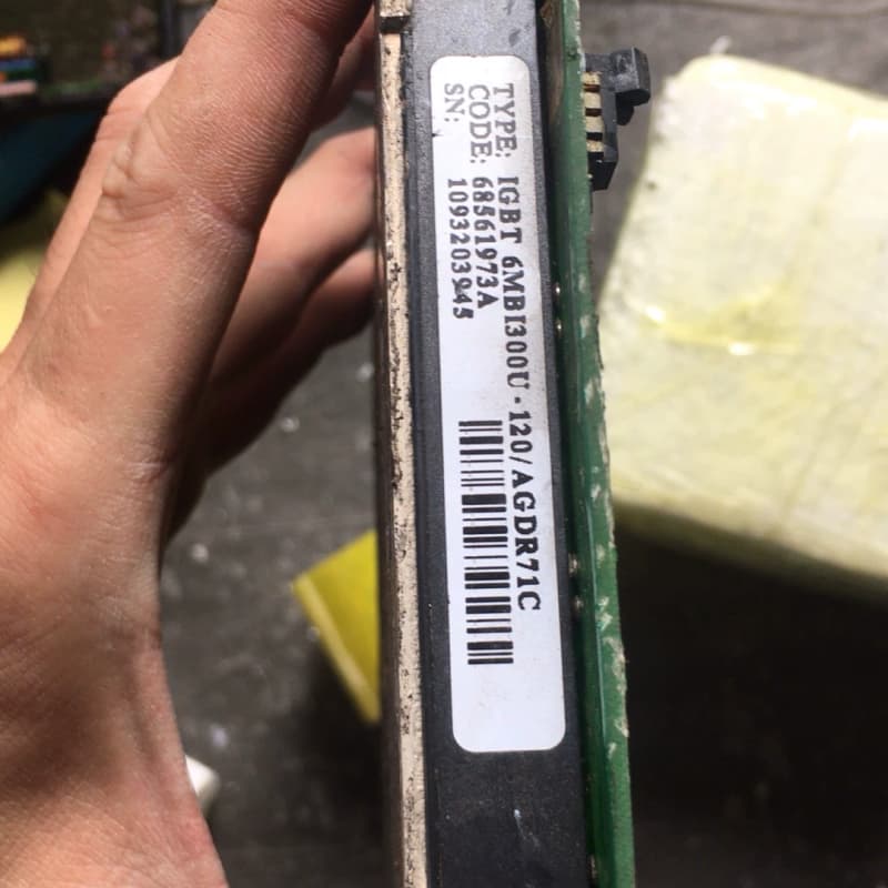 6mbi300u-120a-05 模块针尖有点磕短了,不影响--议价商品