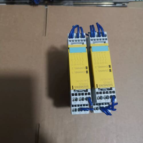 3TK2830-2BB40原装正品西门子安全继电器,配电箱里--议价商品