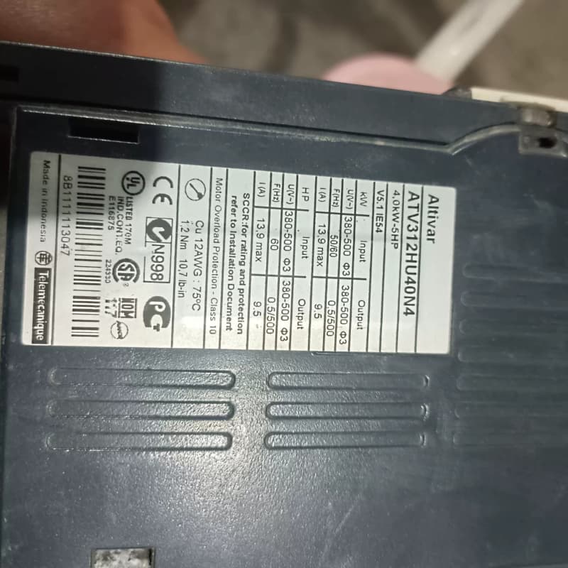 一台二手施耐德变频器ATV312HU40N4，4.0kW功率--议价商品