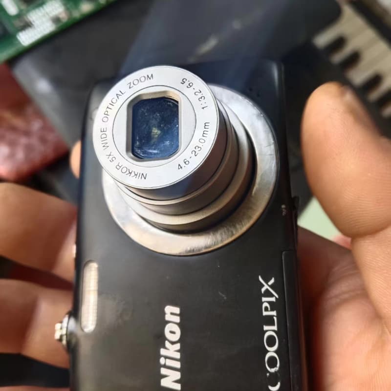 一台二手尼康/NIKON的S2600数码相机。成色如图,正常--议价商品