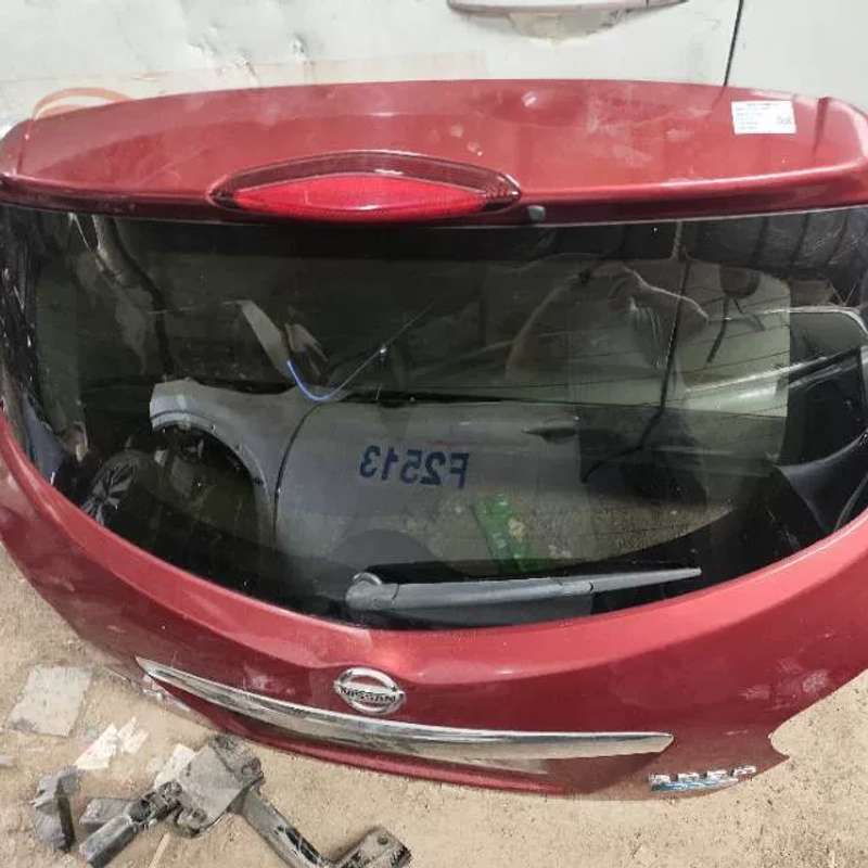 C12后备箱盖总成，原装拆车件，红色车身，成色如图，--议价商品