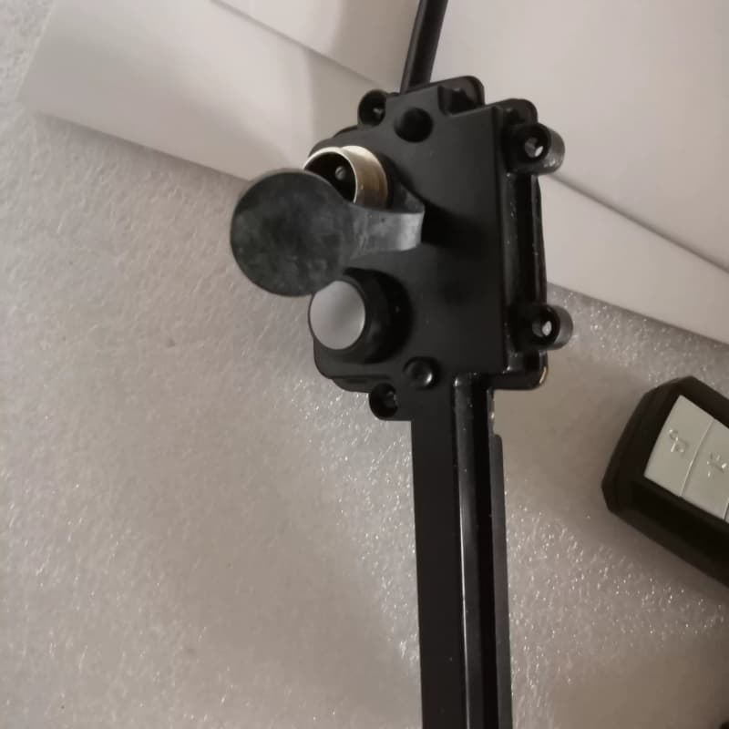 易步平衡车遥控器和接收器，配对的，要的话私聊我。只配两个遥控