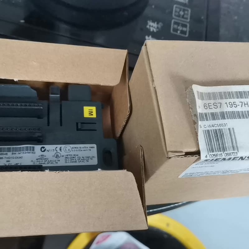 全新西门子195-7HD10连接器 两只打包450不包邮--议价商品
