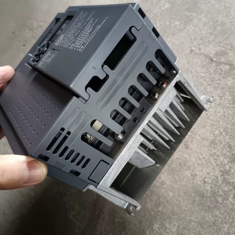 三菱变频器FR-E740-1.5K E700系列 三相380--议价商品