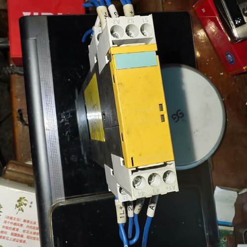西门子3ZX1012-0TK28-3CA1安全继电器，二手拆--议价商品