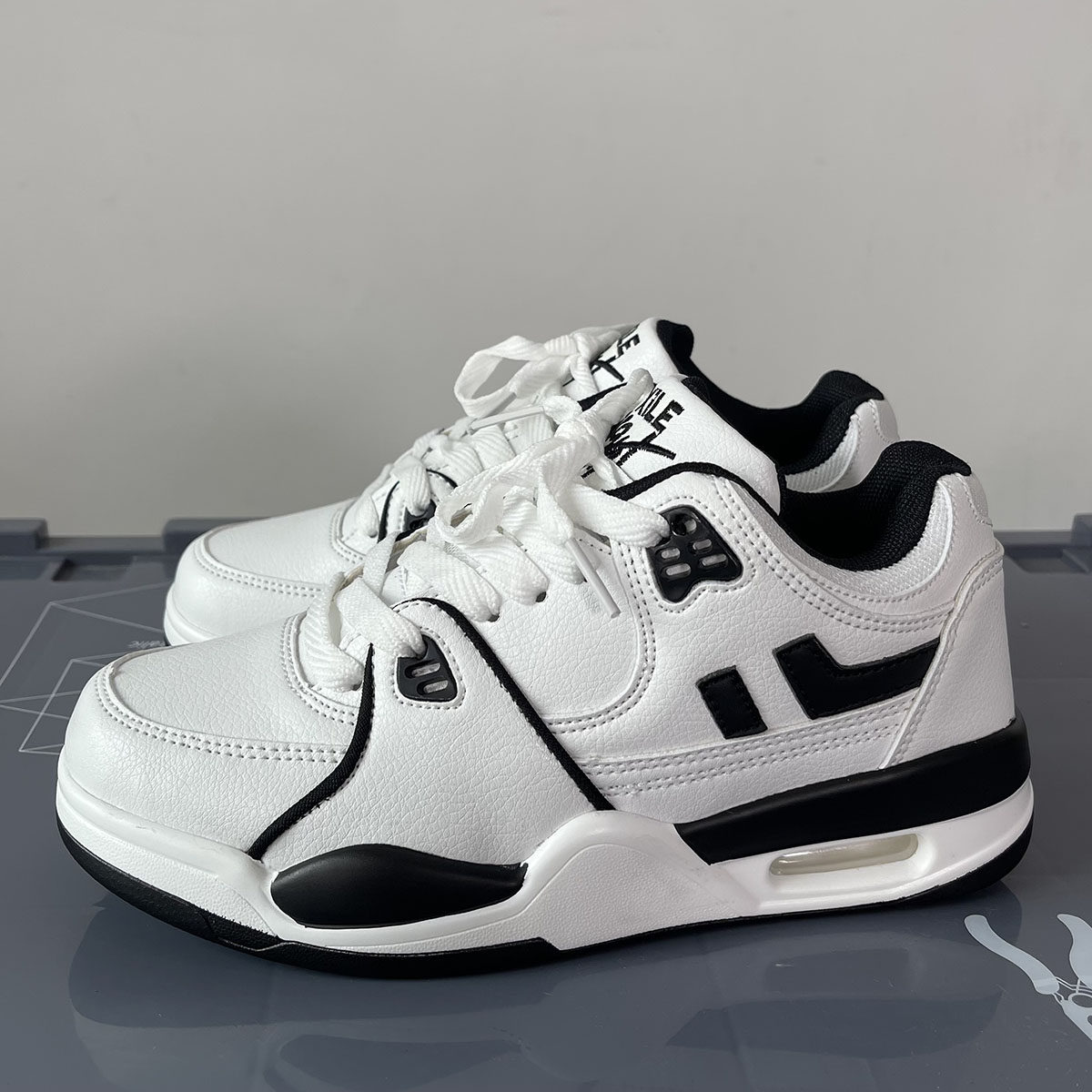 十年老店复古潮牌气垫运动鞋