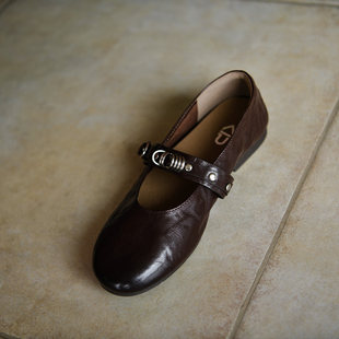 何其丑软羊皮圆头搭扣平底玛丽珍鞋女2026春季新款舒适浅口单鞋