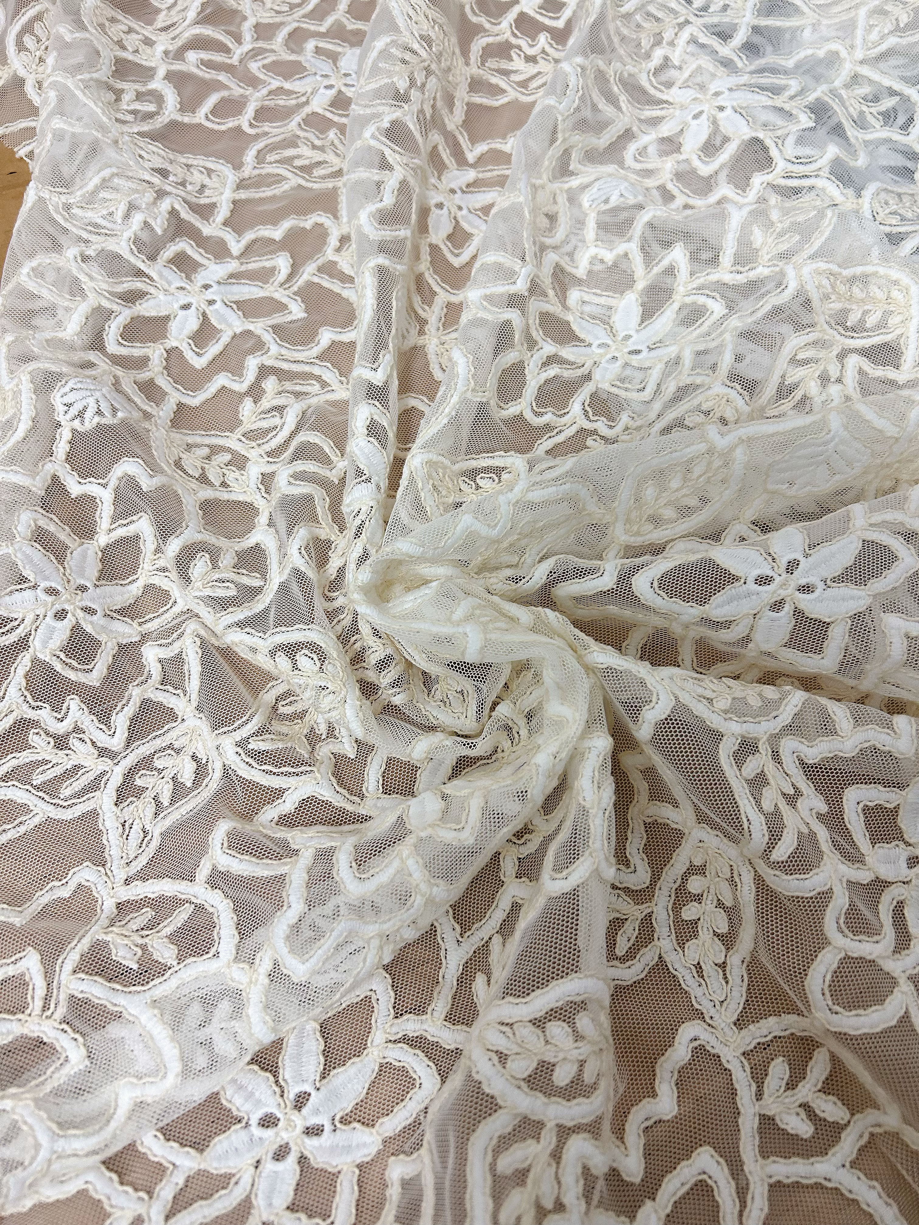 股线米白色仙气亮片鱼丝线婚纱蕾丝面料树叶欧美钩花礼服布料桌布