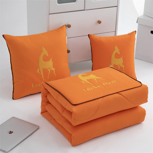 合起是抱枕，打开是被子