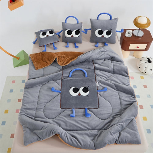 打开是被子，合起是抱枕