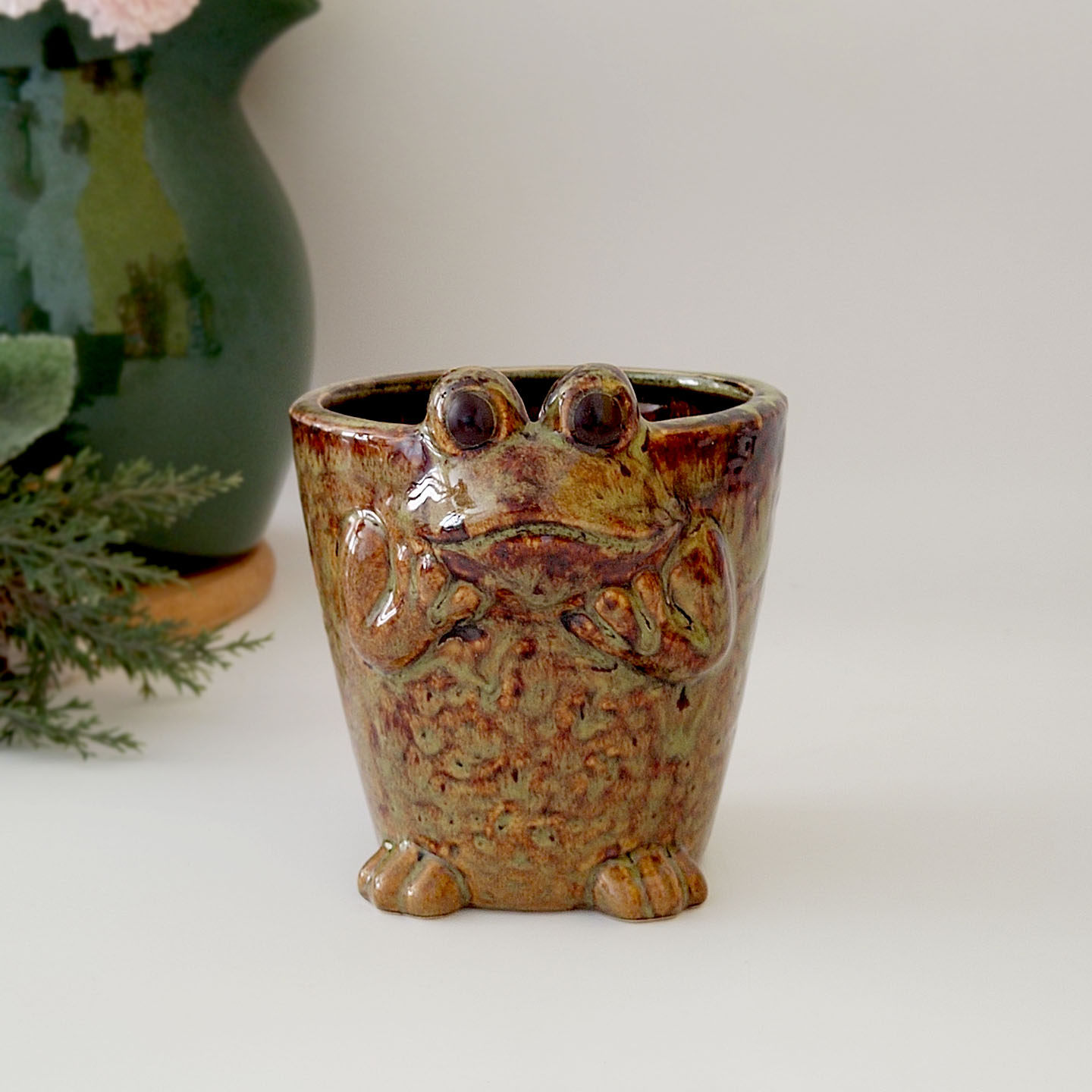 创意青蛙笔筒欧式复古浮雕陶瓷花瓶桌面摆件书房办公室花插装饰品