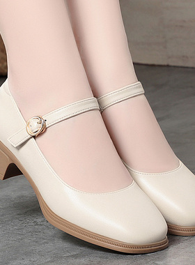 妈妈鞋子单鞋中跟春夏新款女士皮鞋大码42码软底真皮一字扣带女鞋