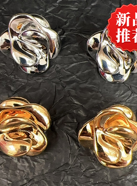 亮面扭曲花朵金属耳钉立体褶皱