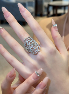 老钱风镂空锆石玫瑰开口戒指
