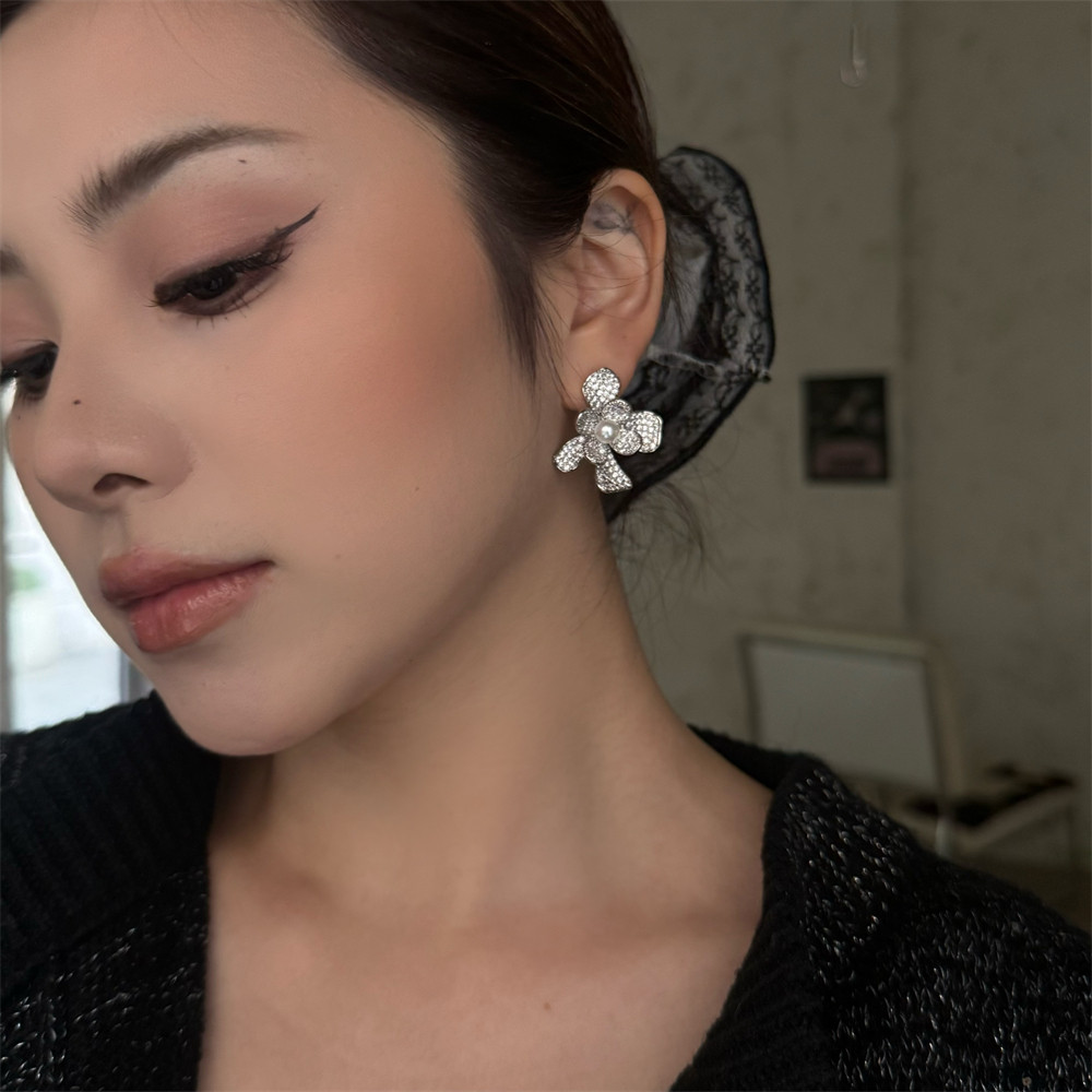 欧美高级感满钻锆石微镶 珍珠立体花朵小众设计925银针性感大耳环