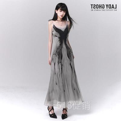 幽灵少女灰色吊带洋装子艺术生清冷感收腰包臀裙长版设计感穿搭