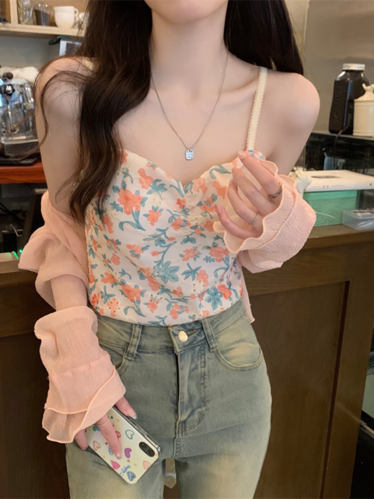 꽃무늬 바닥이 있는 투피스 티 스타일 탑의 여름 새 버전 긴팔 선크림 니트 가디건 트렌디한 프렌치 스타일 튜브탑