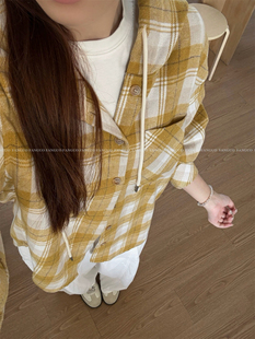 ourme*t 叠穿氛围感！落叶黄 复古慵懒风毛呢连帽格子衬衫外套女