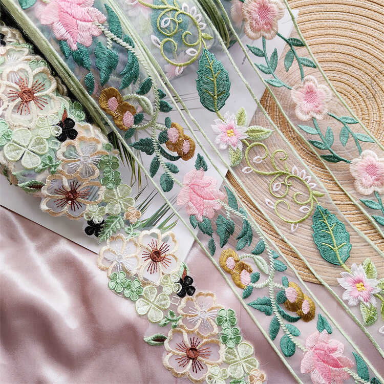 汉服花边彩色新中式刺绣服装