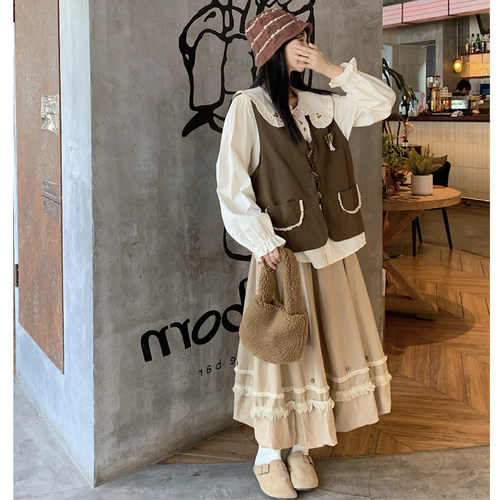 娃娃领衬衫+花边马甲+花苞裙套装