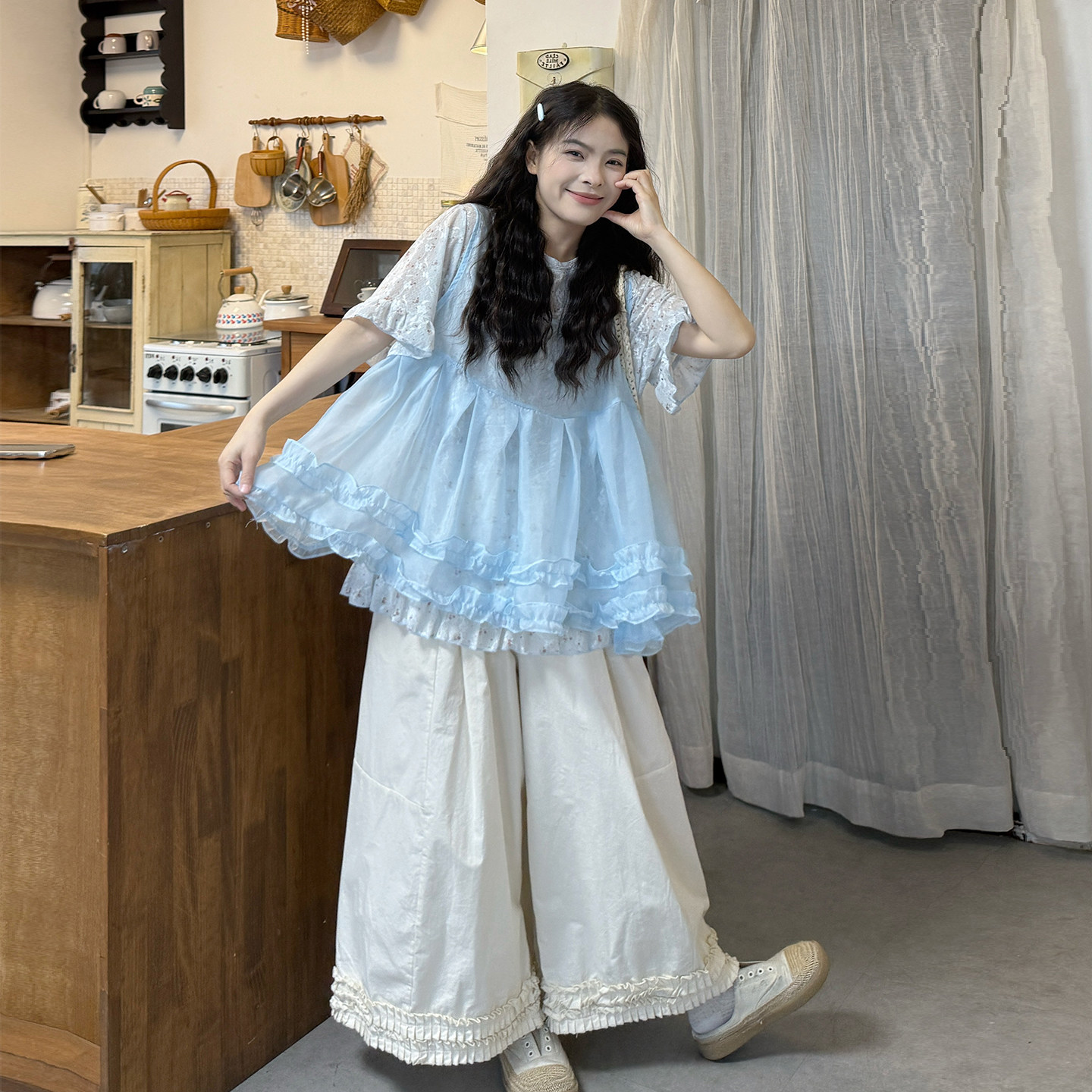 大码女装夏季清新甜美风蕾丝上衣马甲罩衫阔腿裤胖mm显瘦三件套装