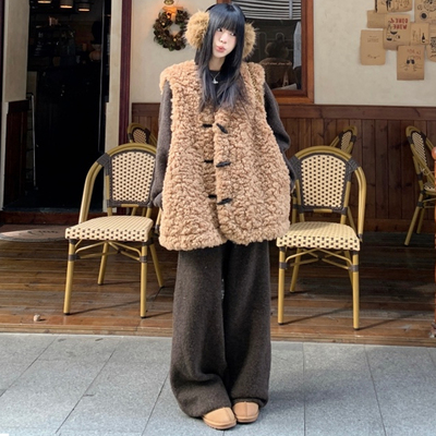 仿皮草马甲+高级感毛衣裤子套装