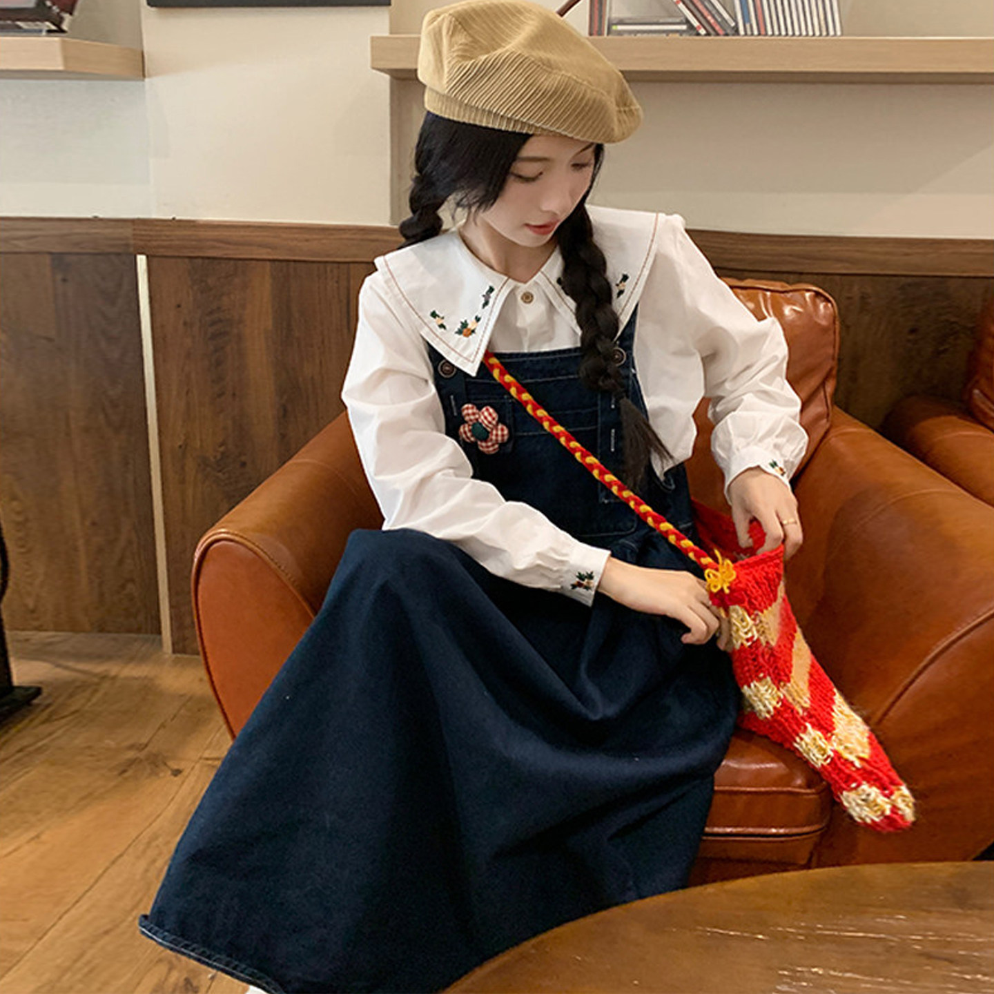 大码女装2025胖mm春季文艺范森系刺绣衬衫牛仔背带裙减龄显瘦套装