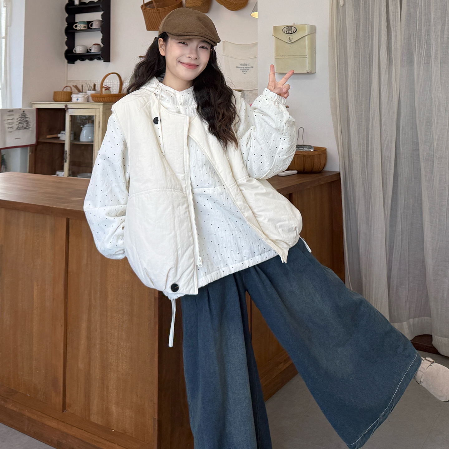 波点连帽夹棉卫衣棉+马甲+牛仔裤