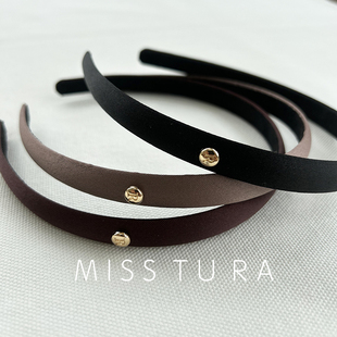 Tura韩国进口彩色缎面金标R字母窄发箍ins简约束发细头箍 Miss