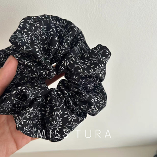 Miss Tura韩国进口森系简约质感黑色卡其色扎马尾大肠发圈