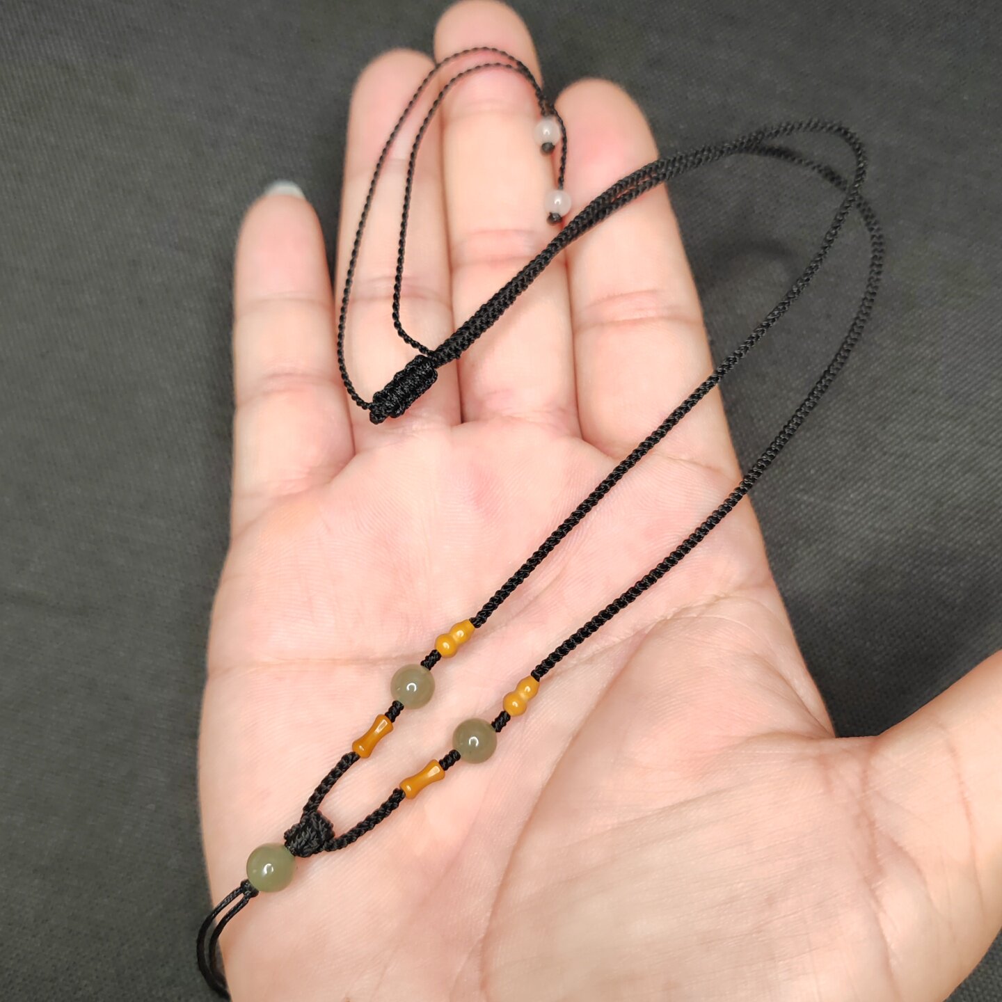 手工编织橄榄核葫芦和田玉项链绳图片