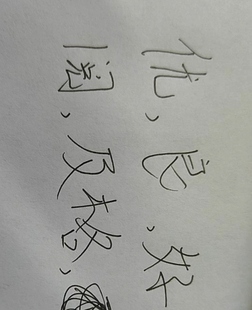 高度15毫米，宽度按照比例，红色
