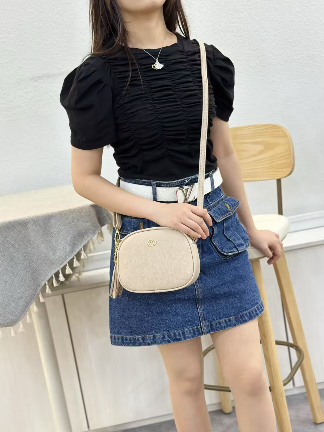 2025年雅蒂尔新款女士三层拉链小圆饼斜挎包新品软料潮流百搭包邮