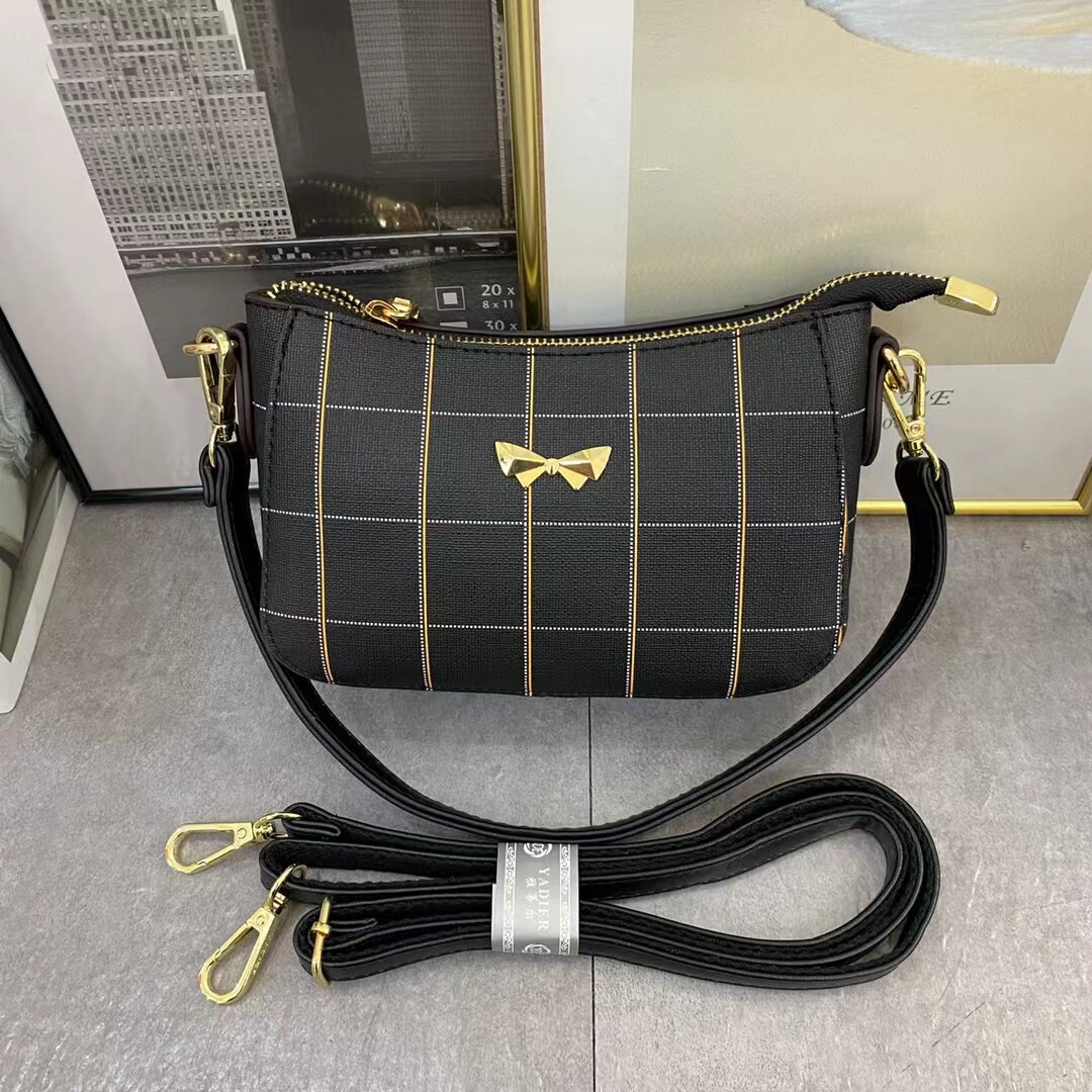 雅蒂尔新款女式手提斜挎两用小包新品PC料潮流百搭时尚版妈咪包邮