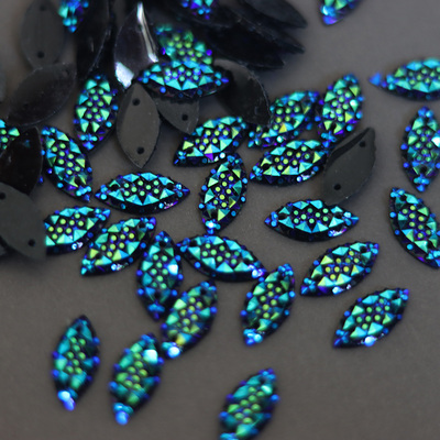 蓝黑色马眼手缝钻平底双孔服饰