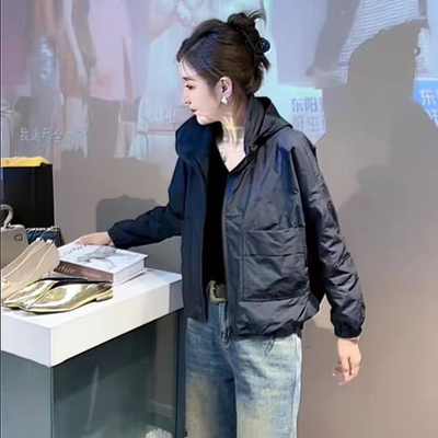 2026早春季新款爆款小个子黑色短款休闲夹克运动连帽冲锋衣外套女