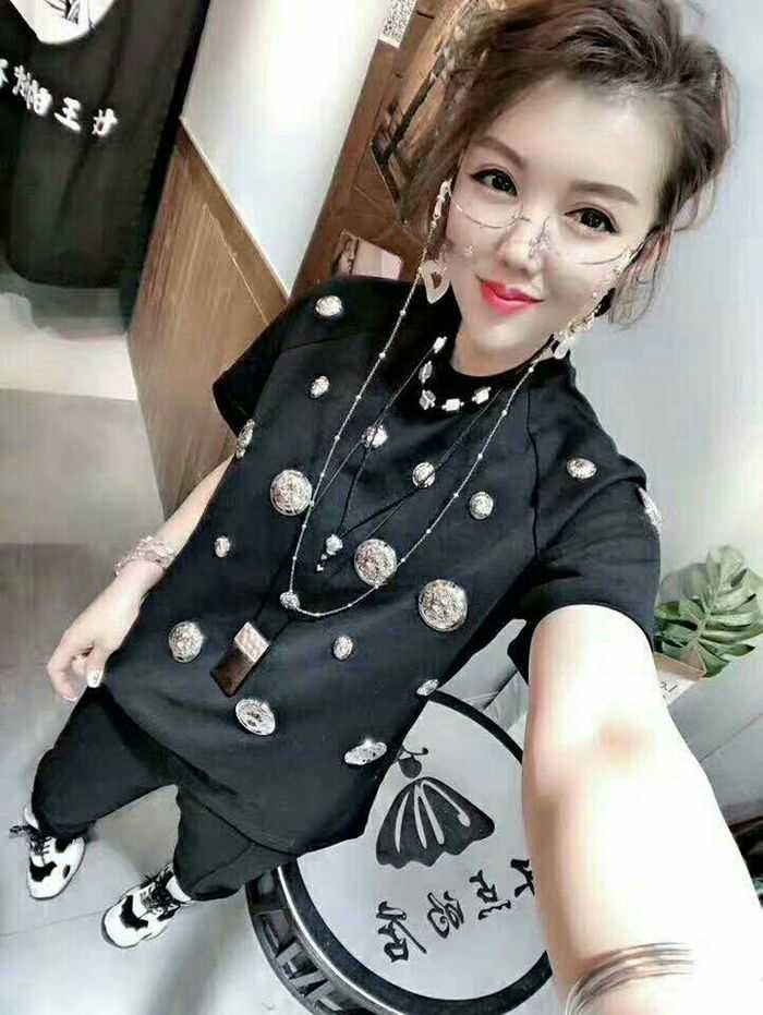 欧货重工短袖T恤女2025春夏新款钉珠金属牌宽松半袖打底衫圆领潮T