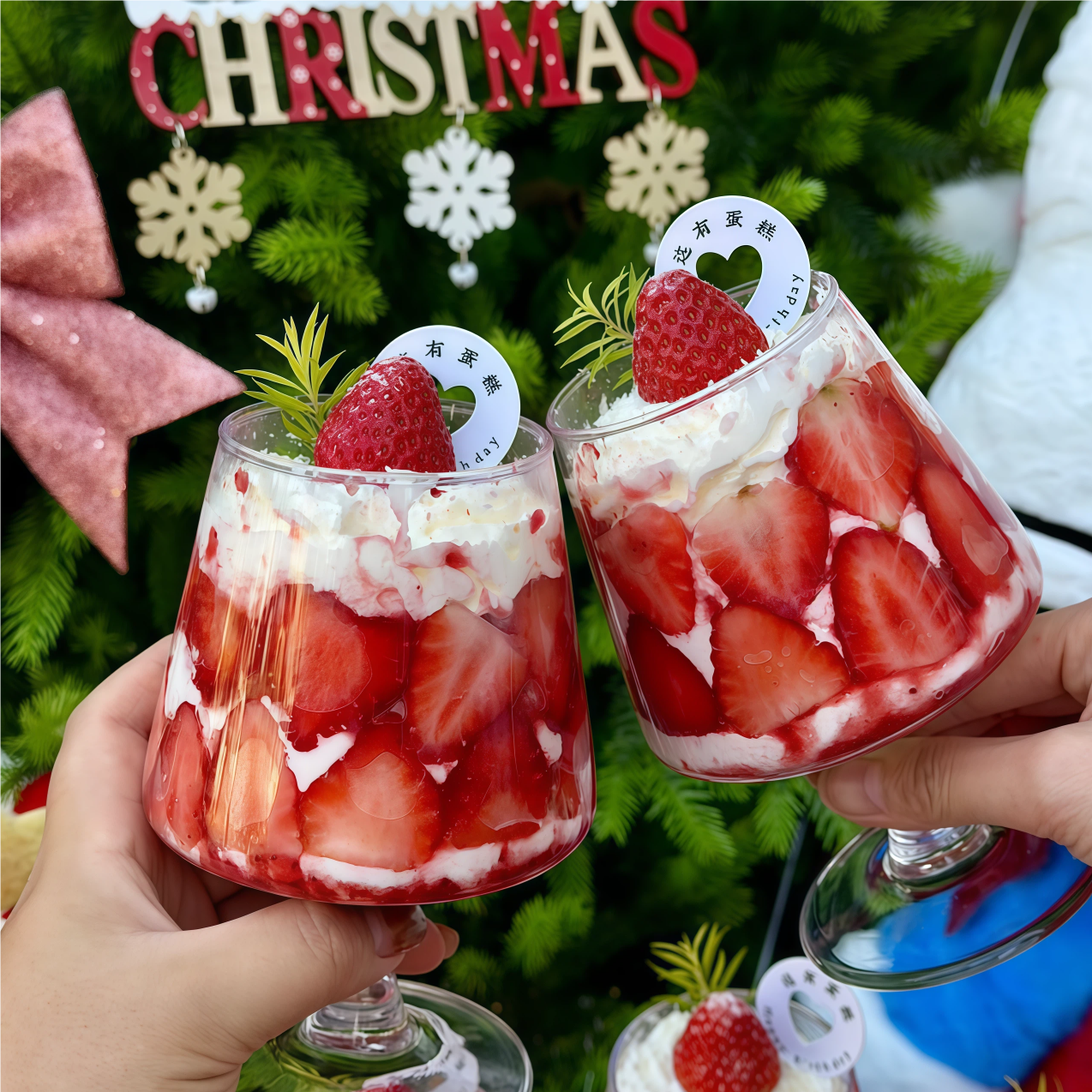 2026圣诞节草莓碰碰杯蛋糕装饰摆件跨年高脚杯车厘子玻璃红酒杯