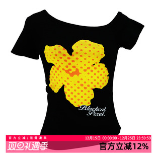 黑喵像素 扶桑花印花斜肩露肩短袖t恤修身显瘦休闲上衣女