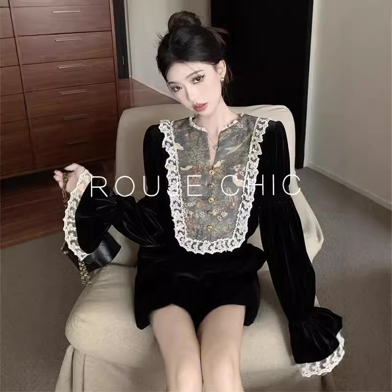 ROUJE CHIC法式时尚套装女秋宫廷风蕾丝拼接喇叭袖丝绒衬衫短裤
