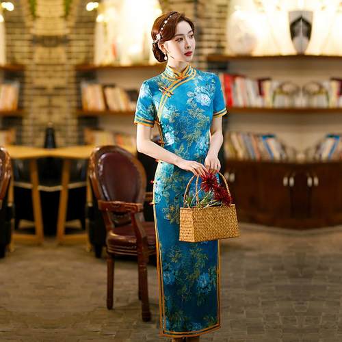 年轻款走秀旗袍2024年新款中国风