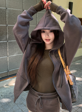 LIN BOUTIQUE  一套搞定早秋 百搭活力慵懒风卫衣外套+短裤套装女