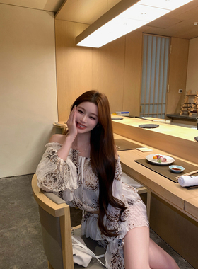 LIN BOUTIQUE一字肩蝴蝶印花套装女夏长袖上衣不规则半身裙两件套