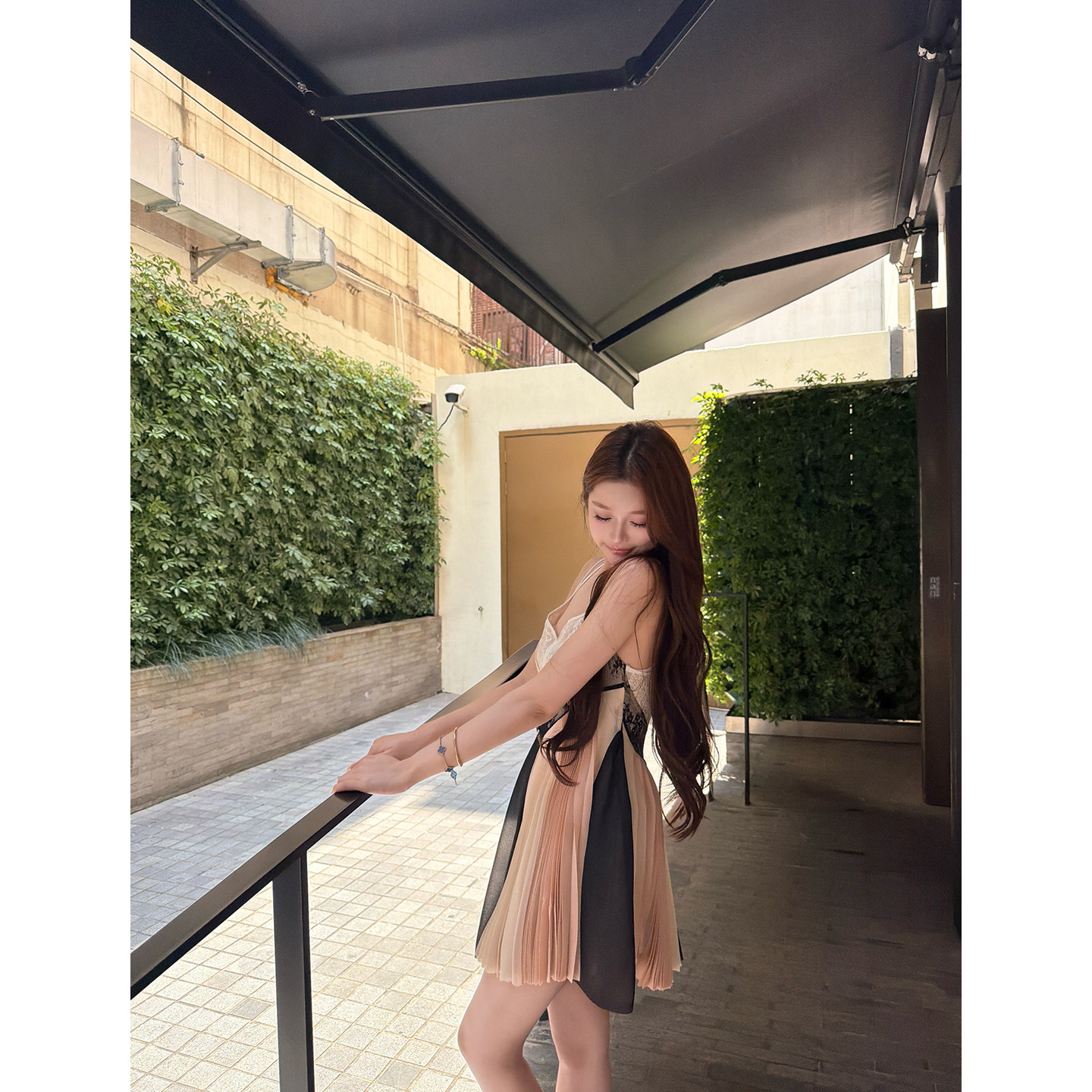 LIN BOUTIQUE 重工 36片拼接竖条大裙摆V领蕾丝吊带连衣裙女夏款