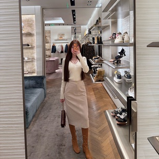 新款 立体纸片人连腰设计细节开衩蜜桃臀半裙冬季 女 BOUTIQUE LIN