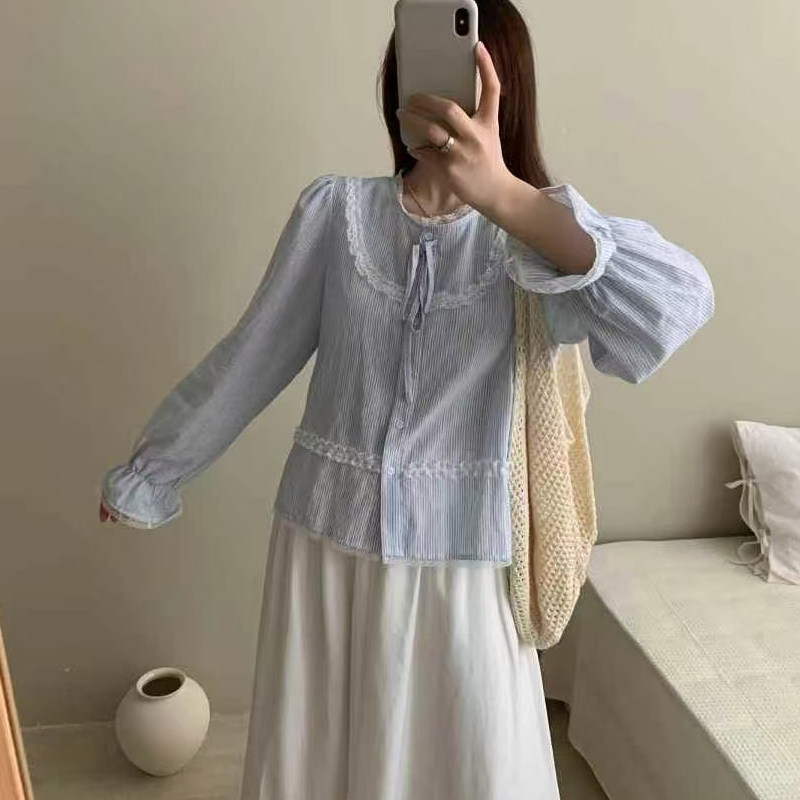 2025春夏季新款甜美蕾丝系带条纹衬衫喇叭袖韩系百搭浅蓝色小衫女