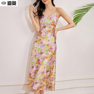 多巴胺温柔风V领显瘦吊带连衣裙 迪奥女士轻奢优雅大气吊带裙新款