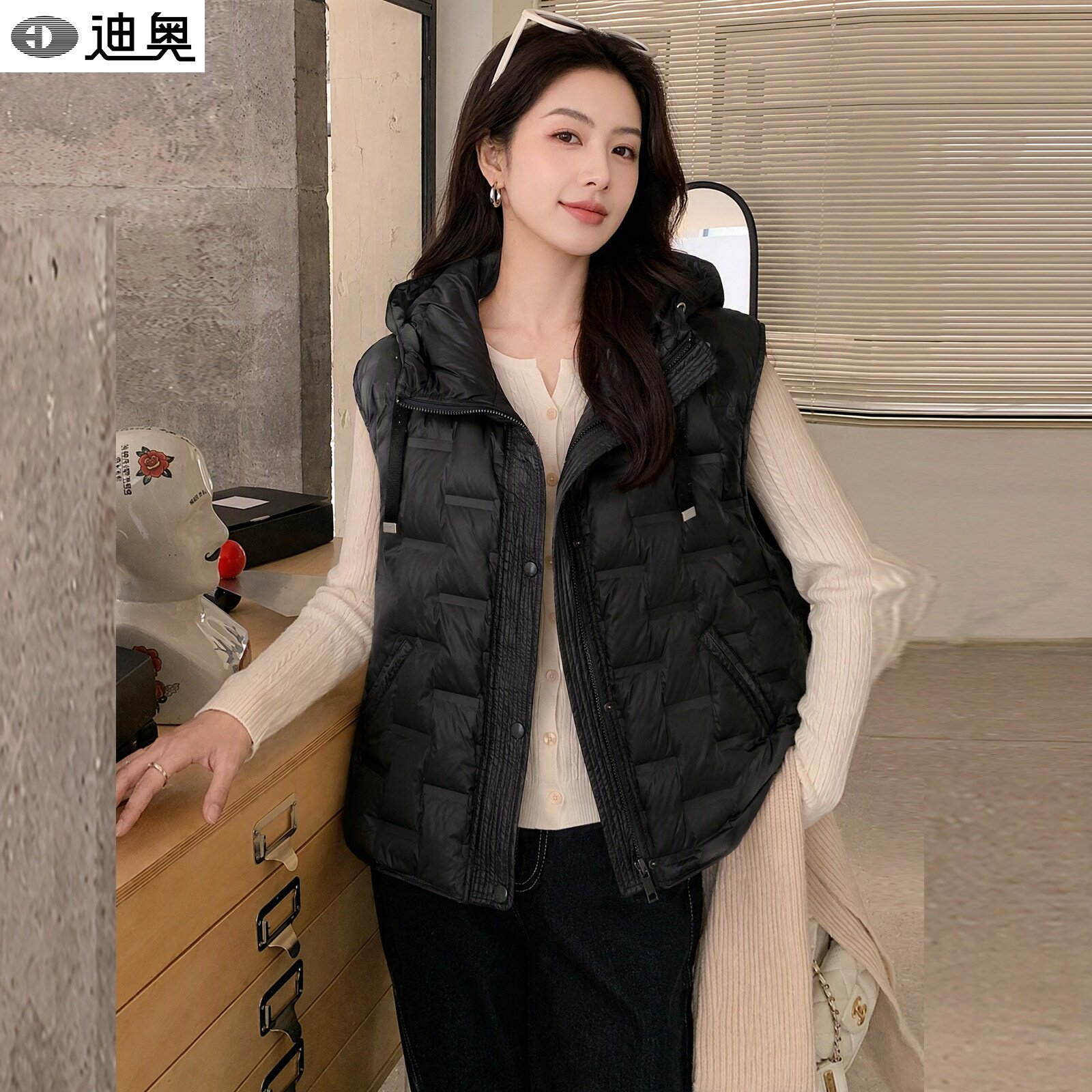 迪奥连帽羽绒马甲外套女26冬季新款时尚休闲百搭无袖白鸭绒羽绒服