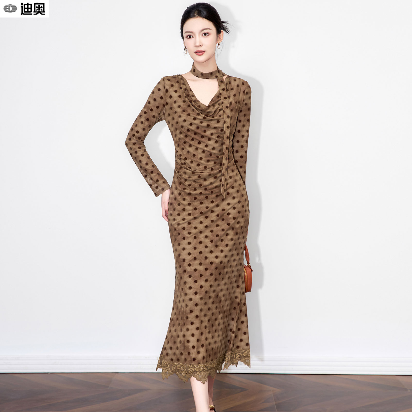 迪奥时尚知性优雅长袖波点连衣裙