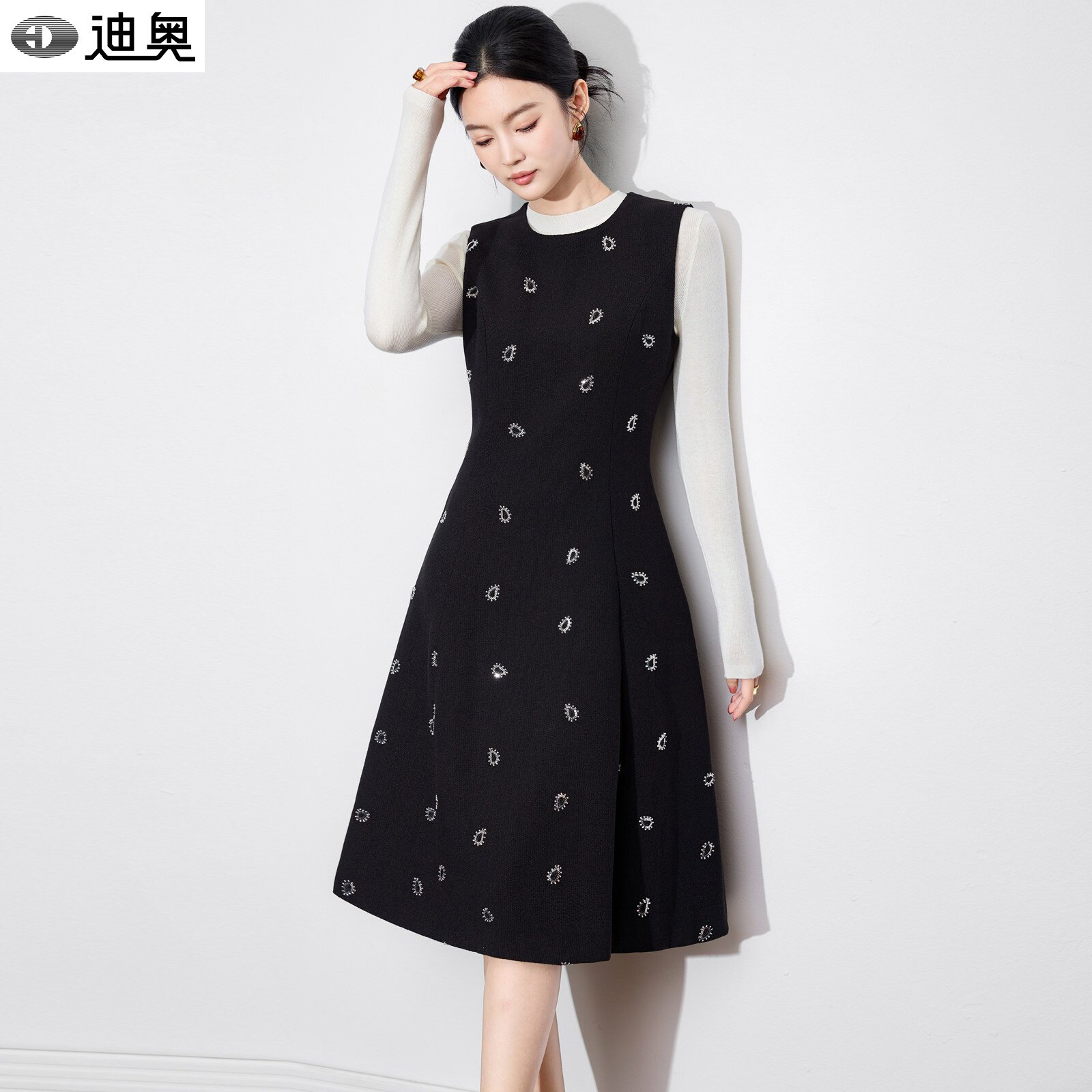 迪奥轻奢小香风无袖连衣裙女2026秋冬新款重工珠片绣高级感背心裙